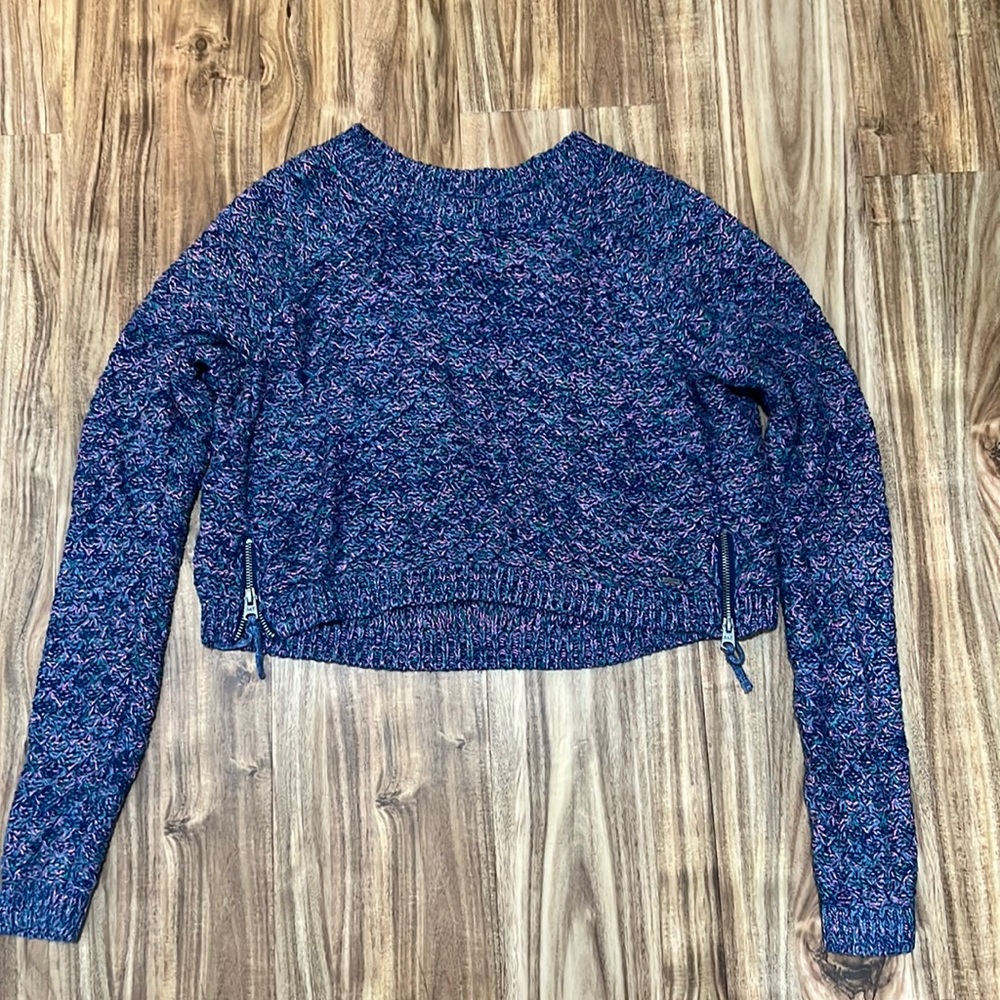 ABERCROMBIE AND FITCH CROPPED SWEATER